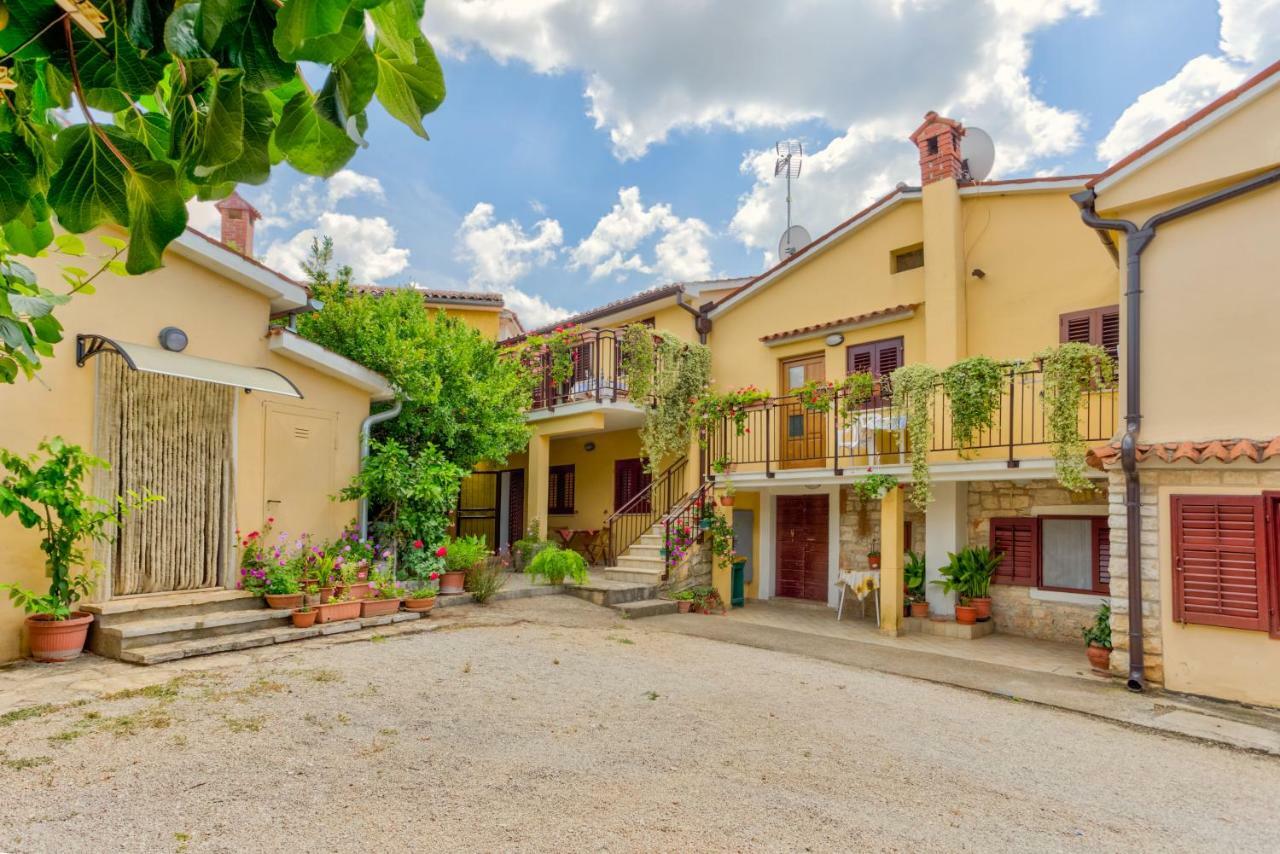 Apartments Redenta Tar-Vabriga Extérieur photo